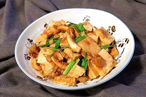 【家常菜】鱿鱼须烧豆腐