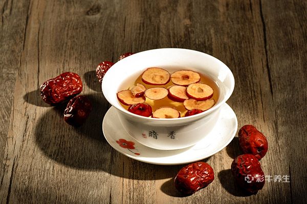红枣黄芪泡水喝的功效 红枣和黄芪泡水喝的好处