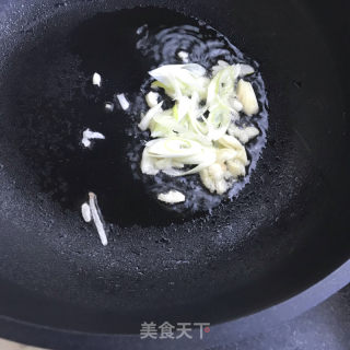 丝瓜炒羊肚菌的做法步骤：6