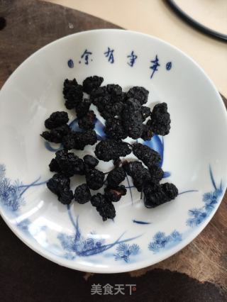 桑葚玫瑰花枸杞茶的做法步骤：1