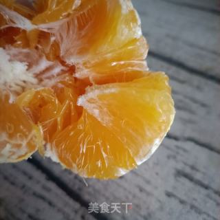 枇杷蜜拌手打橙汁的做法步骤：2