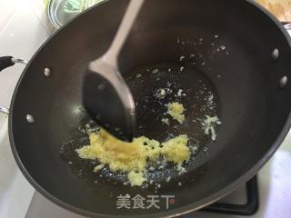 蒜香黄油煎大虾的做法步骤：3