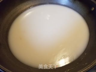 鲮鱼饼虾仁汤年糕的做法步骤：6