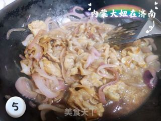 牛肉丼（牛肉饭）的做法步骤：5