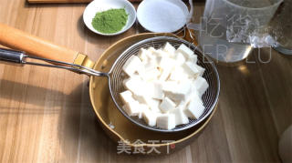 抹茶豆腐布丁，好吃又好做，抹茶脑袋可以制作起来。的做法步骤：3