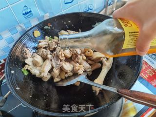 小鸡炖蘑菇的做法步骤：19