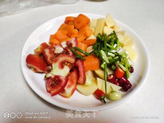 咖喱牛肉炖土豆盖烧饭的做法步骤：2