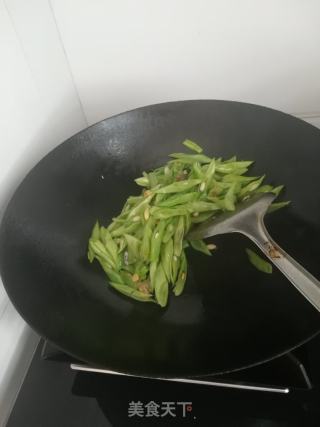 豆角炒肉的做法步骤：3