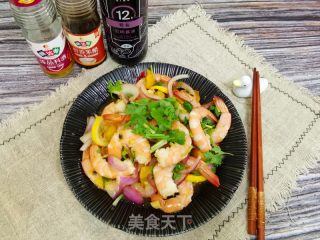 夏天必吃减脂瘦身美食，果香浓郁的酸辣柠檬大虾的做法步骤：8