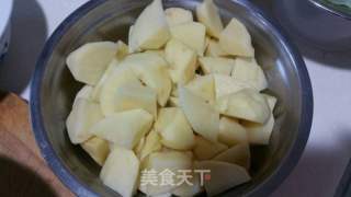 鸡膀根炖土豆的做法步骤：1