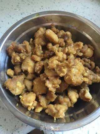 泰式黄金鸡腿咖喱饭（附鸡腿剔骨方法）的做法步骤：7