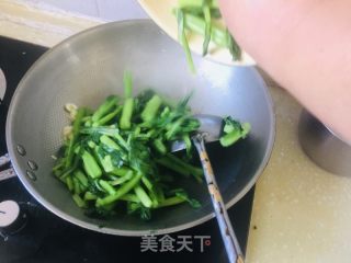 清炒菜心的做法步骤：3