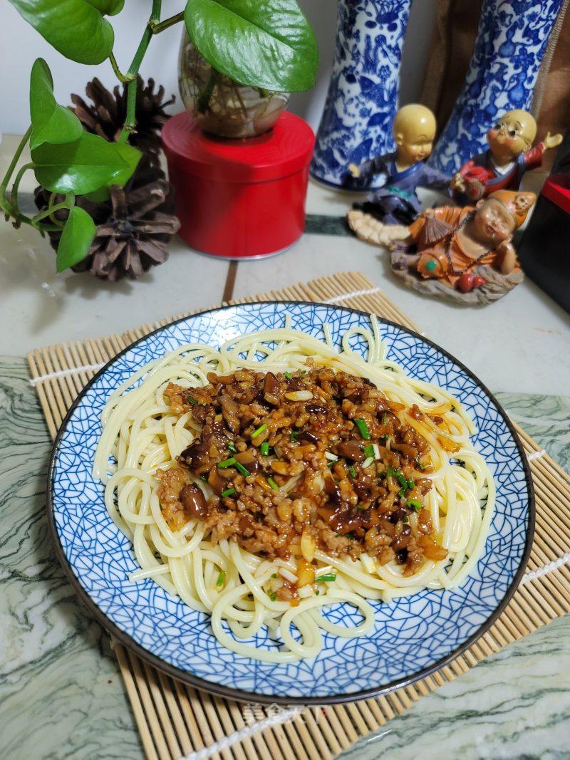 香菇肉酱拌意面的做法