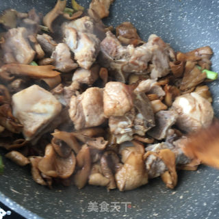 冻蘑炖排骨的做法步骤：15