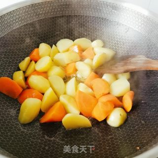 牛腩烧土豆和胡萝卜的做法步骤：12