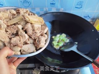 小鸡炖蘑菇的做法步骤：16