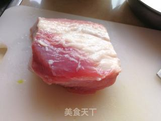 锅包肉的做法步骤：1