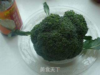 【蚝油西兰花】爱心调出幸福味的做法步骤：1