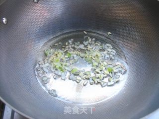 轻松搞定下饭菜——豆瓣酱茄丁的做法步骤：3