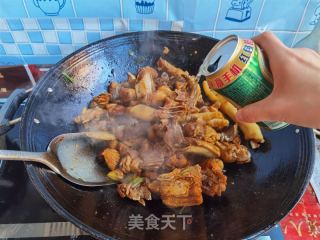 小鸡炖蘑菇的做法步骤：23