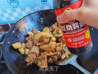 小鸡炖蘑菇的做法步骤：21