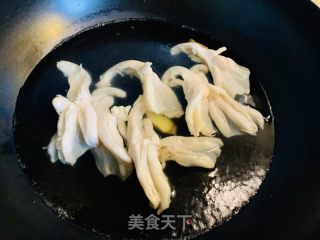 火麻油芥末鸭掌的做法步骤：2