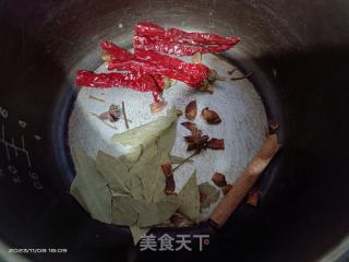 卤鸭头的做法步骤：2