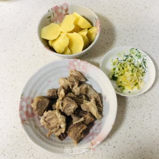 吃了还要再添饭的一道菜——泰式咖喱牛肉的做法步骤：3