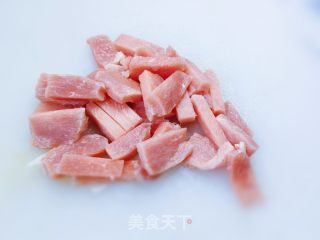 蚕豆炒肉的做法步骤：3