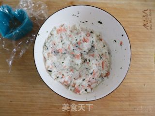 海苔火腿饭团（剩米饭花样吃法）的做法步骤：4