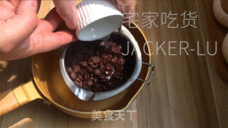 抹茶棉花糖夹心派，丝滑巧克力外壳、入口即化，甜蜜棉花糖、弹性十足。的做法步骤：20