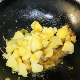 吃了还要再添饭的一道菜——泰式咖喱牛肉的做法步骤：7