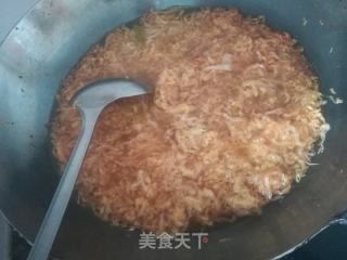 东北酸菜炖五花肉粉条的做法步骤：7