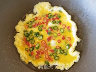 单饼夹馓子鸡蛋的做法步骤：5