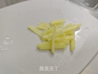 牛肉炒芽菜的做法步骤：2