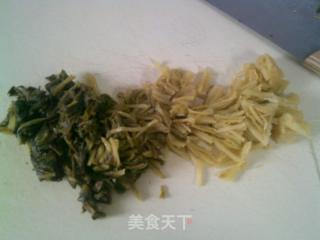 咸菜鞭笋煮圆素鸡的做法步骤：4