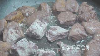 红酒炖牛肉的做法步骤：2