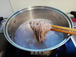 肉末豇豆红米线的做法步骤：2