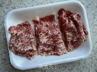 黑椒牛肉炒乌冬的做法步骤：2