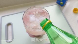 蜜桃椰椰气泡水的做法步骤：12