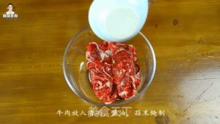 韩式牛肉卷炒豆芽的做法步骤：2