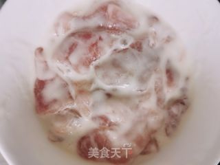 锅包肉的做法步骤：1