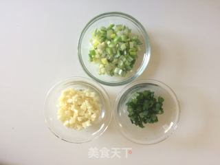 蒜香龙虾的做法步骤：1