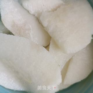 彩虹梨炖雪蛤的做法步骤：2