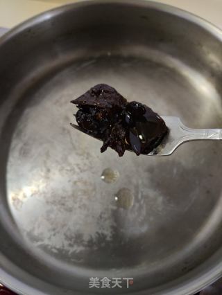 茄子豆豉酱炒洋葱的做法步骤：3