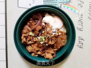 牛肉丼（牛肉饭）的做法步骤：7