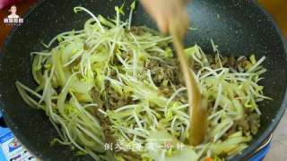 韩式牛肉卷炒豆芽的做法步骤：12