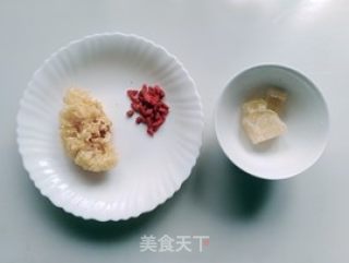 枸杞银耳汤的做法步骤：1