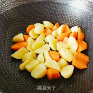 牛腩烧土豆和胡萝卜的做法步骤：11