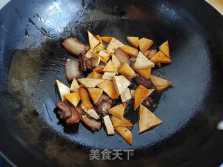 酱肉炒线椒豆干的做法步骤：5